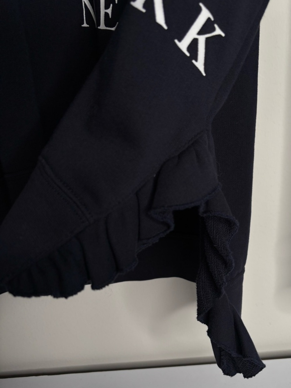 KATE SPADE NEW YORK RUFFLE PULLOVER CREWNECK SWEATSHIRT - Picture 5 of 6